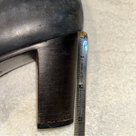 LLBean women black leather ankle boots /booties. Beautiful black leather. - Picture 2 of 9